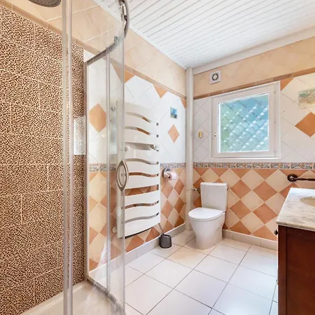 Maison Maviela, 800 M Ocean, بيت للعطل *